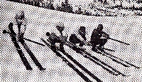 Hitrostne tekme zlatokopov v ZDA na smučeh, dolgih celo do 450 cm spominjajo s palico pred smučarjem kot viteški turnirji. 