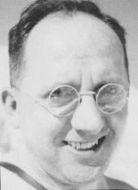 Joso Gorec, pionir Planice in pobudnik poletov na smučeh, je na FIS kongresu v Helsinkih leta 1938 prepričal vodstvo FIS, da je končno dovolilo polete na smučeh, sprva le v študijske namene.