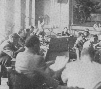 FIS kongres v kraju Pau v Franciji leta 1946, ko je Gorec postal član telesa FIS kot prvi Slovenec in to kar v predsedstvo FIS (danes Odbor FIS, orig. FIS Council). Gorec je z leve četrte, malo zakrit.