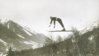 Norvežan Tullins Thams je zmagal v Chamonixu leta 1924 v konkurenci specialnih skokov.