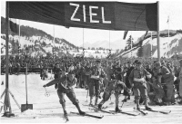 Na zimskih olimpijskih igrah leta 1936 v Garmisch - Partenkirchnu je med vojaškimi patruljami presenetljivo zmagala Italija.