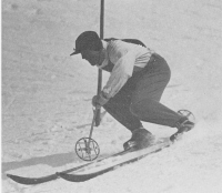 Ernst Skarderasy, Avstrijec, ki je živel v daljni Avstraliji ni nič slabše izvedel čisto kristianijo kot smučarji v Evropi (okoli 1940).