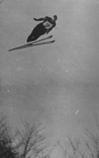 Albin Novšak je bil leta 1934 naš najboljši skakalec na mednarodni tekmi s 66 m in leta 1936 z 89,5 m.