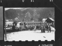 Eden od posebnih vlakov na postaji v Ratečah leta 1948.