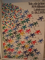 Svetovno prvenstvo v nordijskih disciplinah je bilo leta 1973 v Lahtiju. Finci slovijo po svetu po dobrem oblikovanju lesenih izdelkov, tekstila, jedilnega pribora, jedilnih servisov, plakatov, zlatnine … in arhitekturi. Za prvenstvo so izdali cel šopek krasnih plakatov in razglednic.