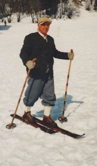 Na 2. Filipovem teku marca 1996 je nastopil tudi učitelj smučanja Zoran Šporn, ki je smučal na kratkih lovskih smučeh.