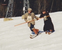 Bratranec Borut in sestrična Petra Batagelj sta 27. 2. 1999 v paru v telemark tehniki presenetila vse gledalce v Mürzzuschlagu.