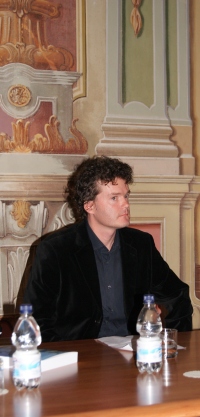 Dr. Borut Batagelj na predstavitve knjige z njegovim doktoratom Izum smučarske tradicije 1. 4. 2010 v Muzeju novejše zgodovine v Ljubljani.