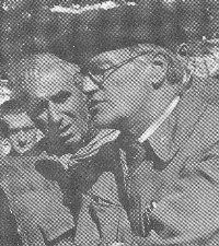 Levo Sir Arnold Lunn in Hannes Scneider – očeta tekmovanja v slalomu in smuku Arlberg - Kandahar, prvič leta 1928 v St. Antonu v Avstriji.