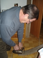Janez Prešeren iz Kamnika je prav tako izdelal kopije bloških smuči. Na krivino je vžgal sove inicialke, kot so to včasih počeli Bločani, da so prepoznali svoje smuči, ko so jih postavili k drugim, ko so šli k maši, v mlin ali v trgovino po živila.