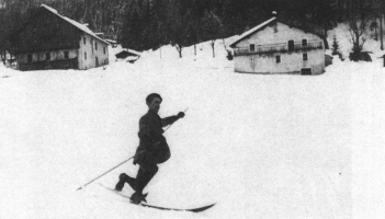 Ni kaj! Francoz Alfred Couttet je leta 1907 odlično obvladal telemark zavoj.