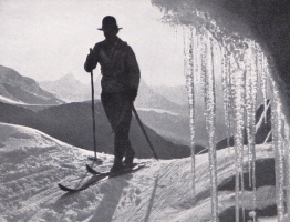 Hoja na krajšo smučarsko turo (Schneider, 1926).