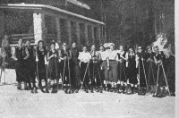 Prvi tečaj posebej za kandidatke za učiteljice smučanja na Pokljuki (1938). O nočnem življenju ni podatkov.