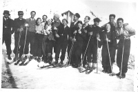 Smučarski tečaj na Krvavcu od 17. do 22. februarja 1935. Zagoreli obrazi vse povedo.