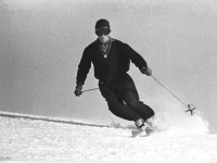 Boris Kobal v »učiteljskem« položaju tehnike nasprotnega sukanja ramen (1955).