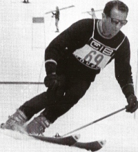 Marjan Magušar – Jaka, tekmovalec in kasneje zvezni trener alpskih reprezentanc, mladincev, mladink, članic in članic, je od vseh slovenskih tekmovalcev najbolje obvladal tehniko (1960 na tekmi veteranov v veleslalomu). Magušar je bil tudi učitelj smučanja. Decembra 1958 je na Vršiču ne samo treniral reprezentante, temveč je posvetil precej časa tehniki smučanja brez uporabe količkov.