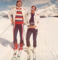 Marijan Stele (na levi) v Banffu v Kanadi leta 1977 na delovnem sestanku Tehničnega odbora Mednarodne zveze učiteljev smučanja (ISIA).