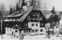 Leta 1935 so zgradili ob Domu Ilirija še depandanso, tako da je bilo skupaj v Planici 64 ležišč.