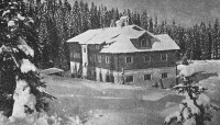 Šport hotel na Pokljuki pozimi leta 1934. Terasa še ni bila zgrajena.