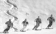 Vodja demonstratorjev Roman Šturm in demonstrator Sandi Murovec (kasneje tudi vodja) sta leta 1994 napisala knjigo Bela sled, Vadba tehnike alpskega smučanja. Poleg njiju sta na fotografijah še Mateja Svet in Jure Košir. Na sliki z leve: Roman Šturm, Mateja Svet, Jure Košir in Sandi Murovec.