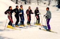Reprezentanti v »pozoru« marca 1996 na Voglu pred Romanom Šturmom (na desni).