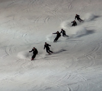 Vsaka nacionalna demo vrsta je na skupnem nastopu INTERSKI St. Anton 2011 po abecednem redu v treh vožnjah pokazala svoje »vragolije«. Najbolj odmeven nastop je doživel slovenski DEMO-Team, najprej enako kot vsi smučanje v formacijah, nato so naši presenetili vse z drugo vožnjo na »sulicah« in tehniki sedemdesetih let. Na koncu pa eksplozija navdušenja in ploskanja: naši, preoblečeni v Jamesa Bonda, so ob filmski glasbi odigrali Bonde. Ob strelu, je padel na tla zadnji in tako naprej. Na sliki kmalu po startu, ko še niso padali streli. Sandi Murovec je oblikoval oblačila z napisom Licence for (s)kill, koreografiaj in režija sta bili tudi njegovo delo. Vsi delegati iz Slovenije so morali ves čas držati oblačila, saj so jih hoteli v St. Antonu ukrasti za spomin na vsakem koraku. Po St, Antonu je odmevalo, ko so videli slovenske učitelje smučanja: Slovenian James Bonds!