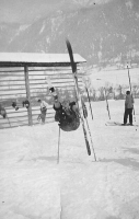 Premet z eno smučko, ki bi ga lahko poimenovali »Štukljev premet«. Tako se je leta 1935 v Kranjski Gori zviral smučarski »kanon«, kot so rekli izjemnim smučarjem v tistem obdobju. Smuči pa je slabo namazal, saj se jih je prijemal sneg. Morda pa namerno tako, da je imel boljši oprijem za odriv.