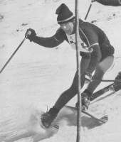 Slike tekmovalcev v slalomu v Chamroussu so bile slabe zaradi megle. Na sliki Jean-Claude Killy med slalomom na tekmi svetovnega pokala.