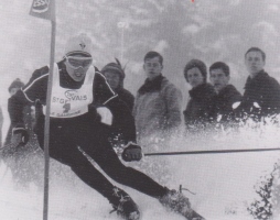 Francozinja Marielle Goitschel: zlata v veleslalomu in alpski kombinaciji (Innsbruck, 1964) in zlata v slalomu (Grenoble, 1968).
