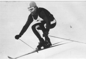 Naš najboljši alpski smučar Peter Lakota med smukom (Innsbruck, 1964).